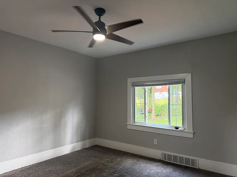 126 Monroe St — Photo 15