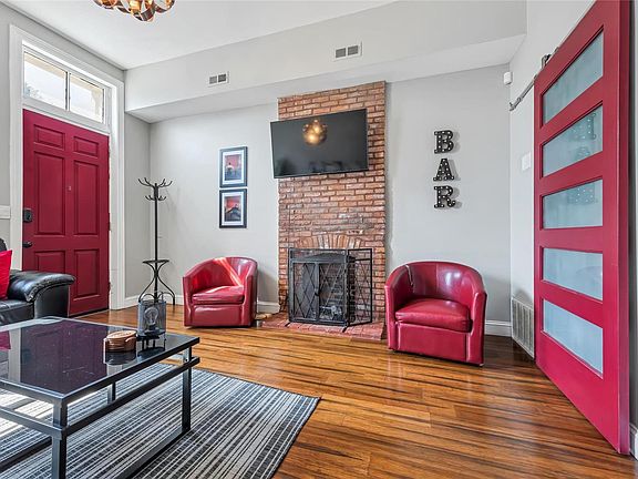 4th image of 717 Soulard St