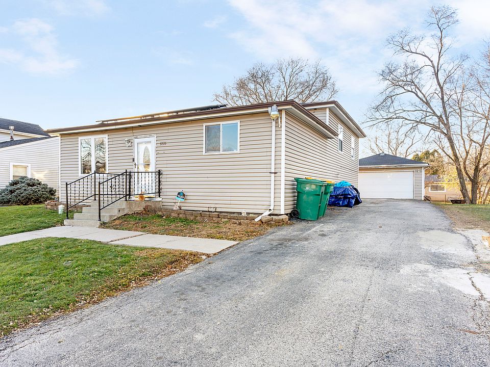 2nd image of 1221 Gage Ct