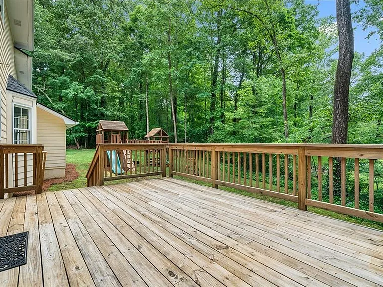 4752 Forest Glen Ct NE — Photo 16