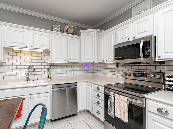 3rd image of 1345 SE Florence Dr APT 410