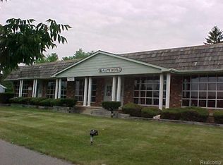 29936 Orchard Lake Rd, Farmington, MI 48334