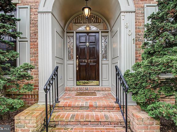 4th image of 7901 Sandalfoot Dr