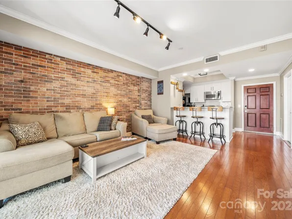300 W 5th St APT 539, Charlotte, NC 28202
