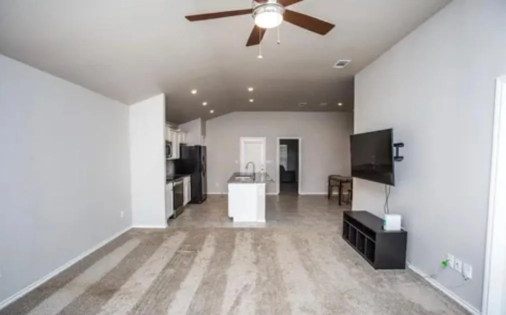 3 bed, 1481 sqft, $1,700 — Photo 2