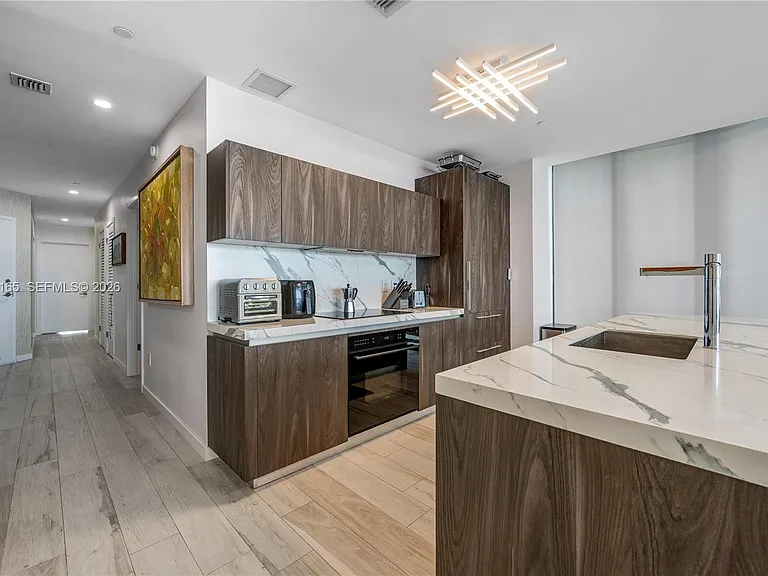 480 NE 31st St #907 — Photo 4