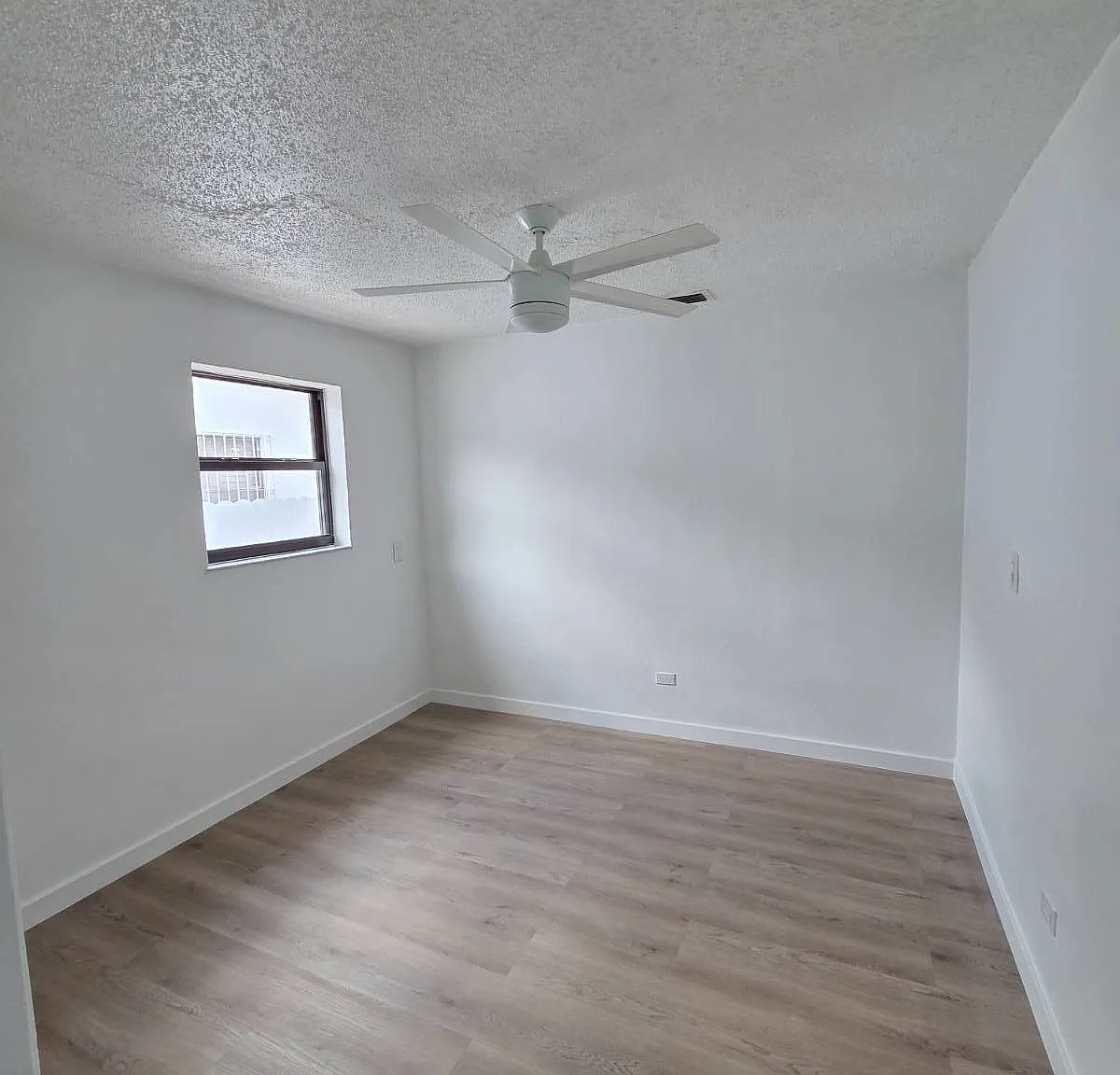 2 bed, 1.0 bath, 900 sqft, $2,500 — Photo 2