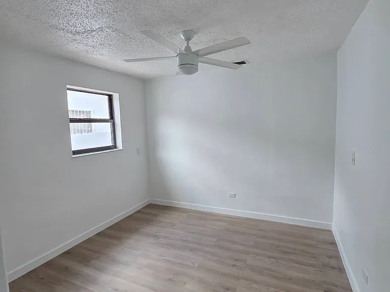 141 W 31st St #2 — Photo 2