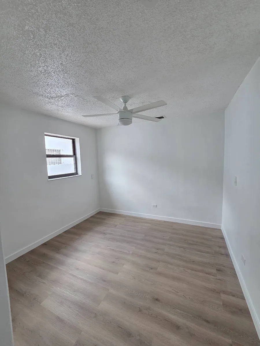 Building Photo - 141 W 31st St #2
