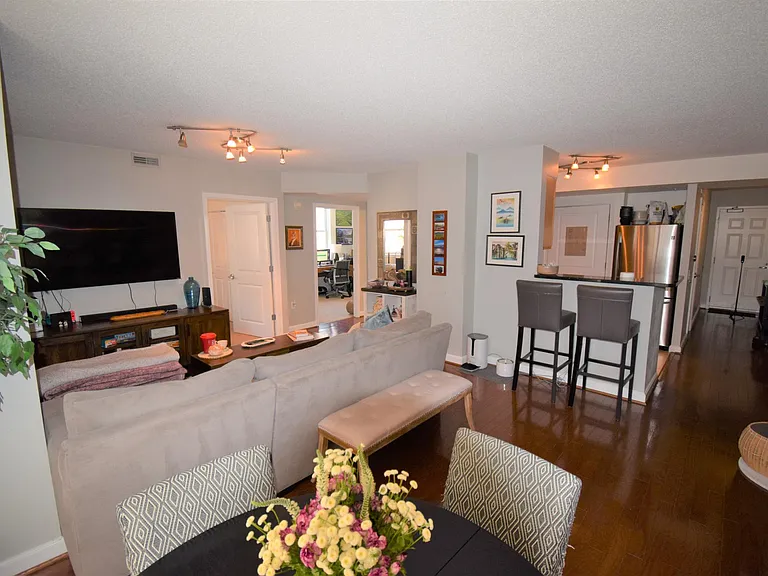880 N Pollard St #824 — Photo 15