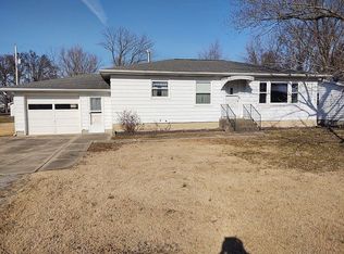 206 E 3rd St, Hoffman, IL