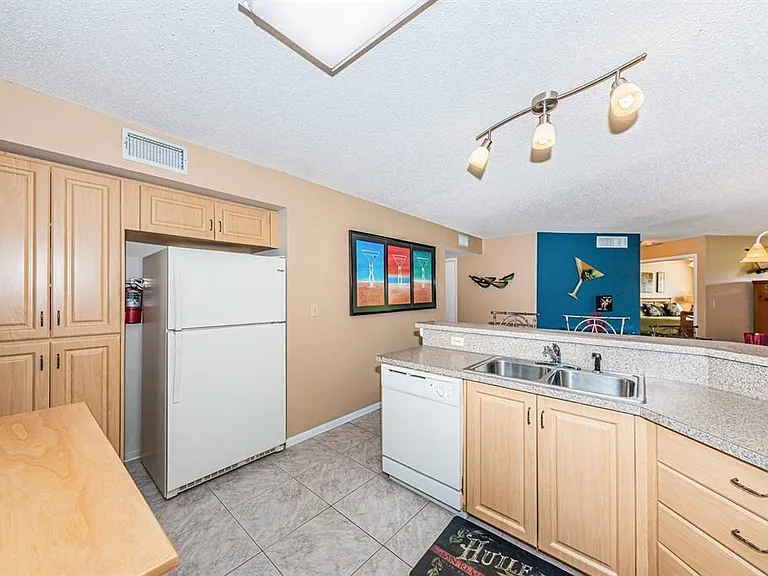 6000 Bahia Del Mar Cir #131 — Photo 5