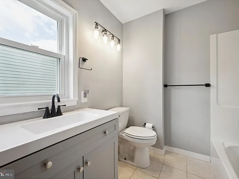 725 Mount Vernon Ave — Photo 9