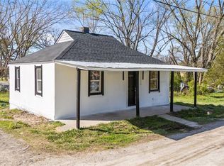 124 Rocky Ln, Mount Airy, NC 27030