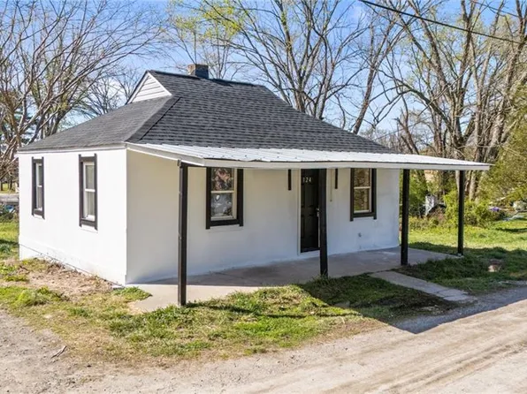 124 Rocky Ln, Mount Airy, NC 27030