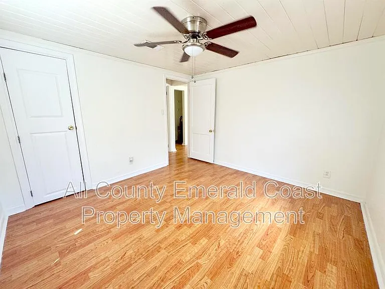 733 Beach Dr — Photo 26