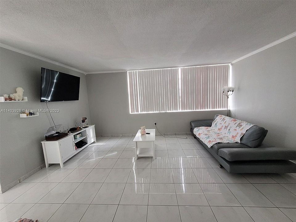 2nd image of 1351 NE Miami Gardens Dr APT 715E