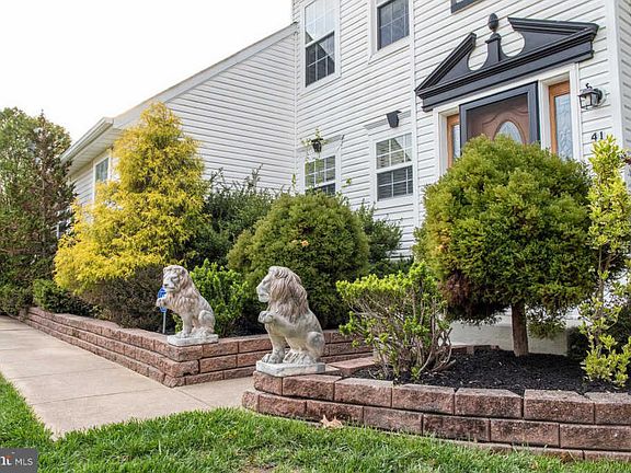 3rd image of 41 Glen Burnie Dr
