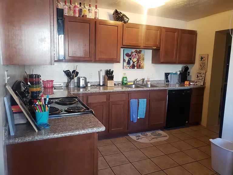 1823 N Park Ave #1 — Photo 4