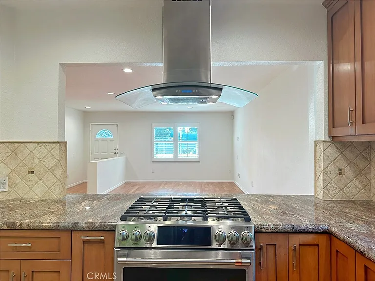 5857 Balcom Ave — Photo 7