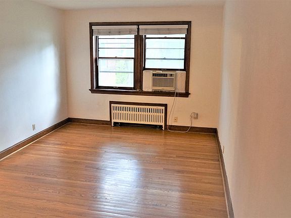 2nd image of 1265 Moorlands Dr #A