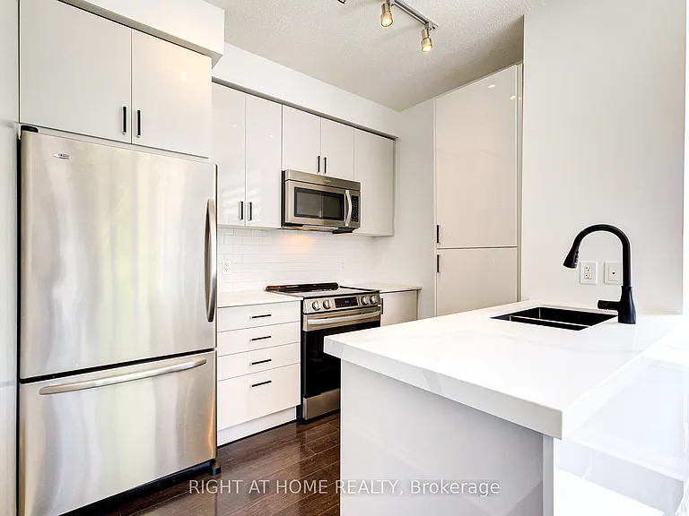 55 Eglinton Ave W #101 — Photo 9