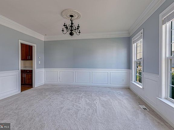 4th image of 9927 Broadsword Dr