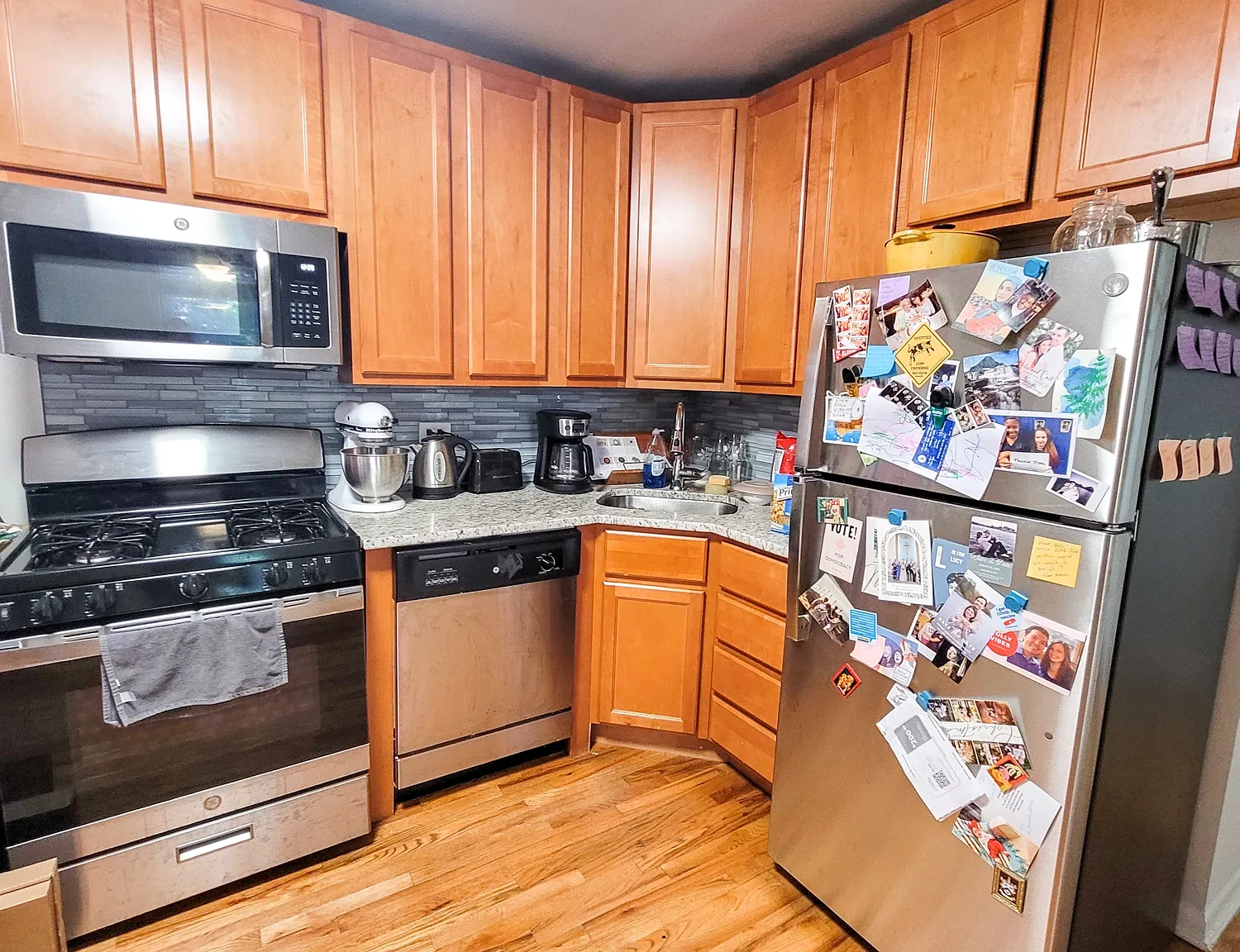 847-57 N. Oakley Blvd./2255 W. Iowa St. — Photo 2