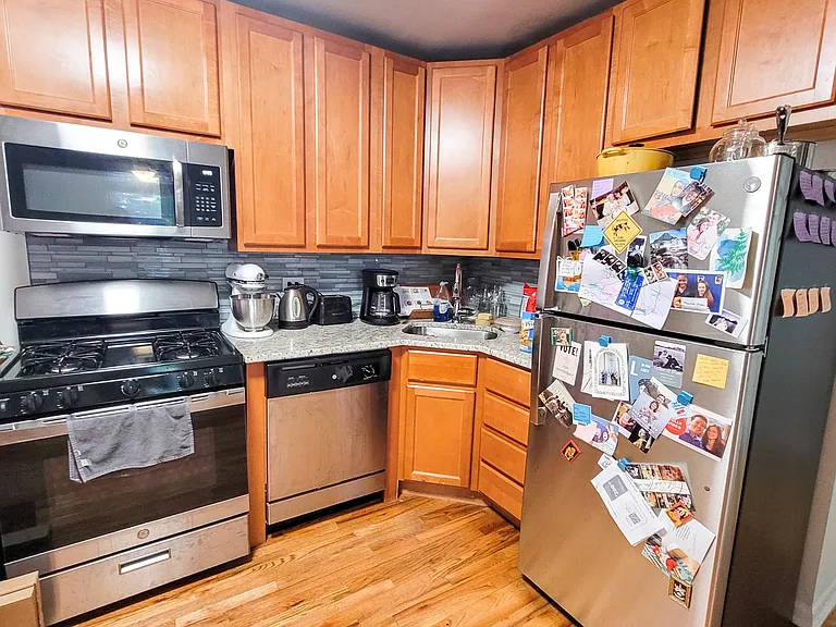 847-57 N. Oakley Blvd./2255 W. Iowa St. — Photo 2