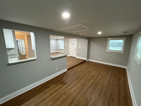 3rd image of 1326 Whitewater Rd