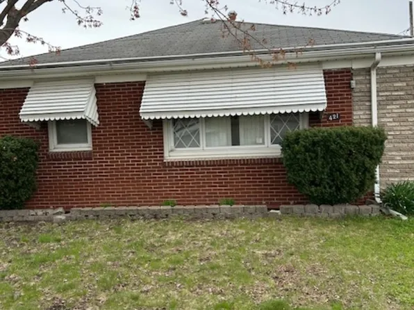 421 4th St E, Milan, IL 61264