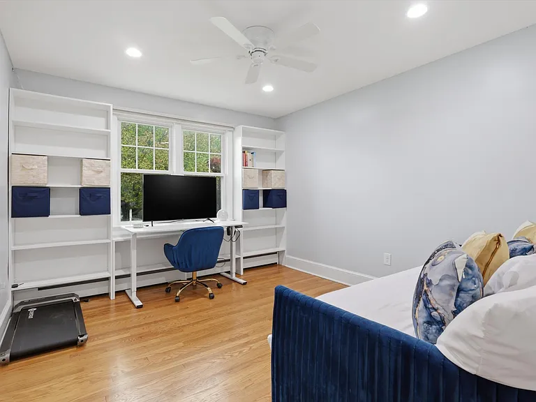 9 Linden Blvd — Photo 20