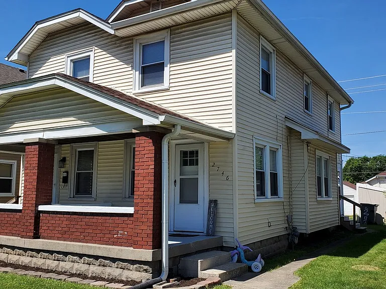 2746 Shelby St — Photo 2