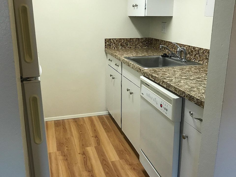 2nd image of 2200 NE 10th Pl #V7fgz4ynp