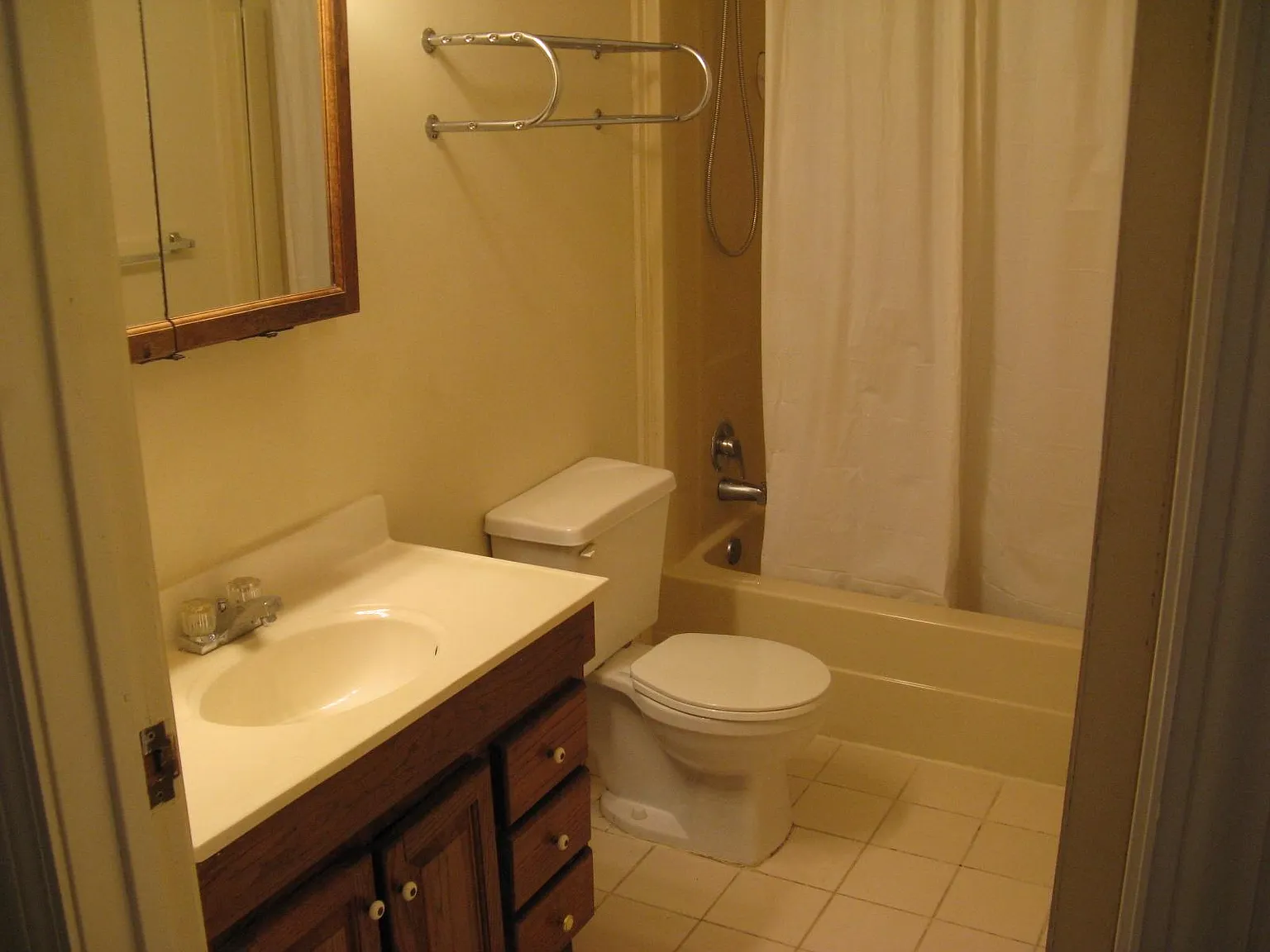 3 bed, 1.5 bath, 1125 sqft, $1,350 — Photo 3