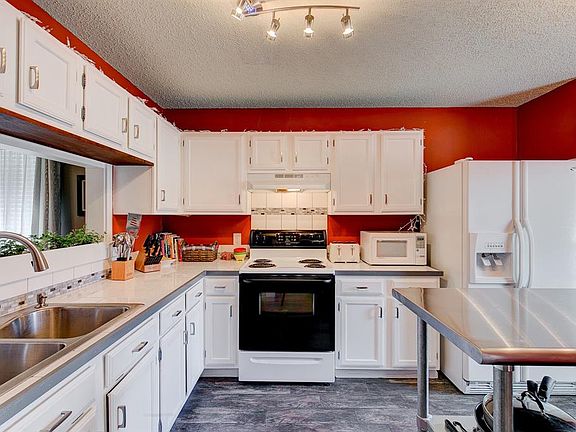 4th image of 317 Spanish Moss Dr