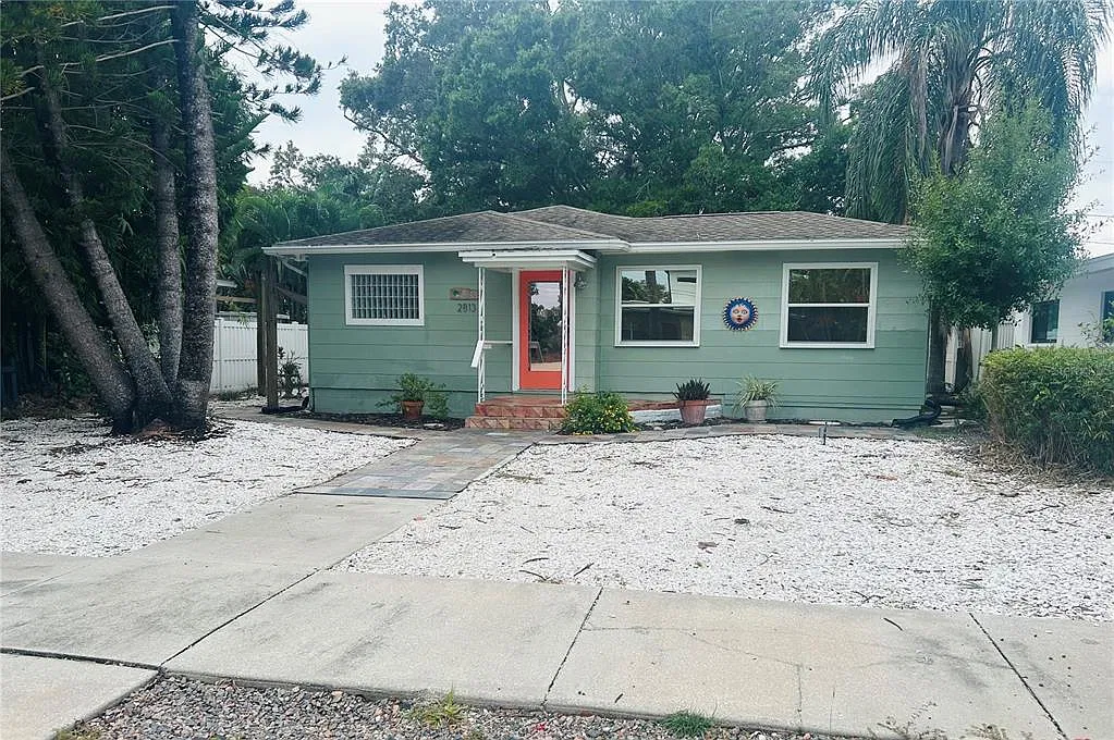 2 bed, 1.0 bath, 828 sqft, $2,500 — Photo 1