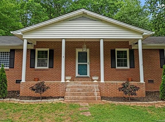 2nd image of 445 Rainbow Cir