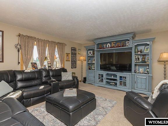 5th image of 535 Wilkes Dr