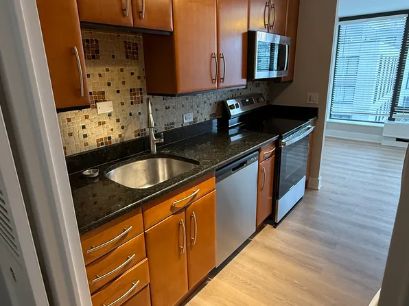 5445 N Sheridan Rd APT 501, Chicago, IL 60640