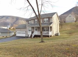 517 Cave St, Narrows, VA 24124