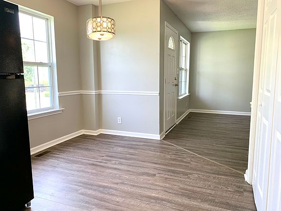 4th image of 329 Broadmore Dr