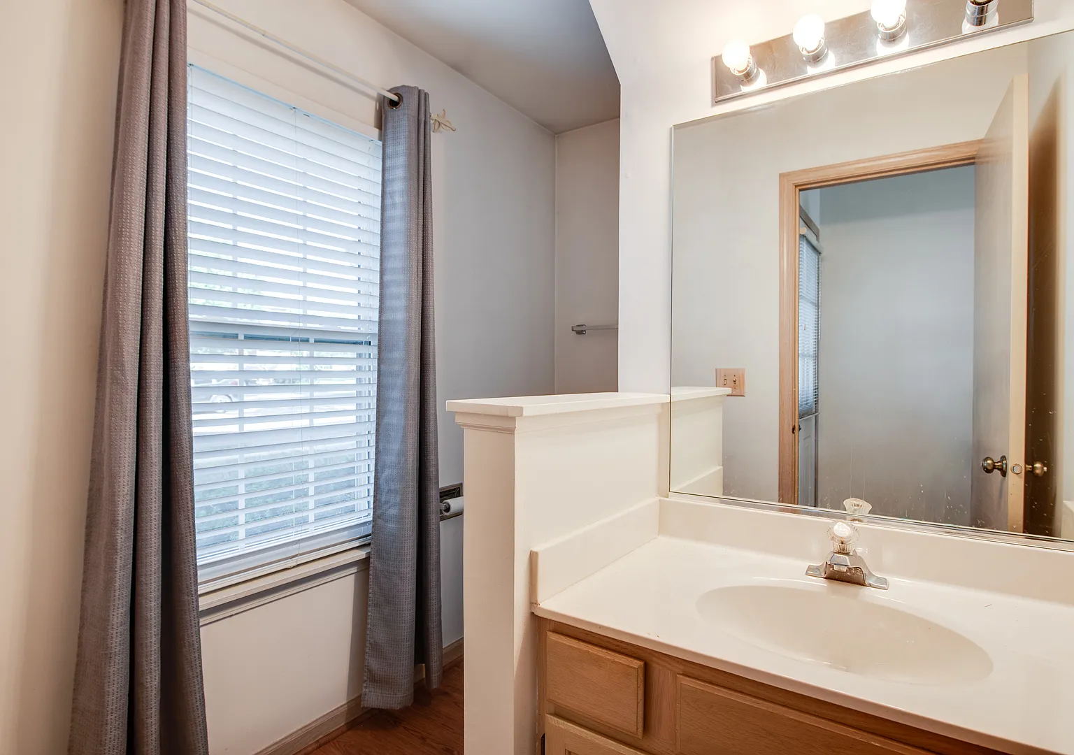 2 bed, 2.5 bath, 1288 sqft, $2,350 — Photo 3