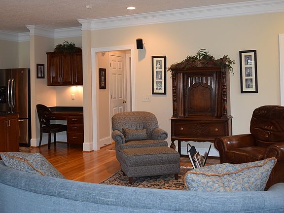 2nd image of 2010 Hardwick St