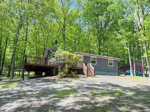 1085 Maple Lake Dr, Bushkill, PA 18324