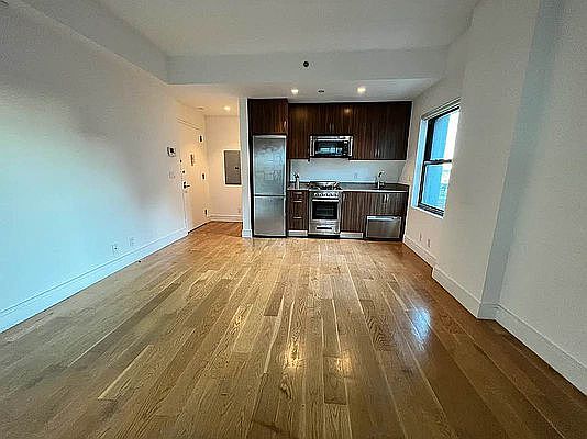 4th image of 254 Front St APT 4A