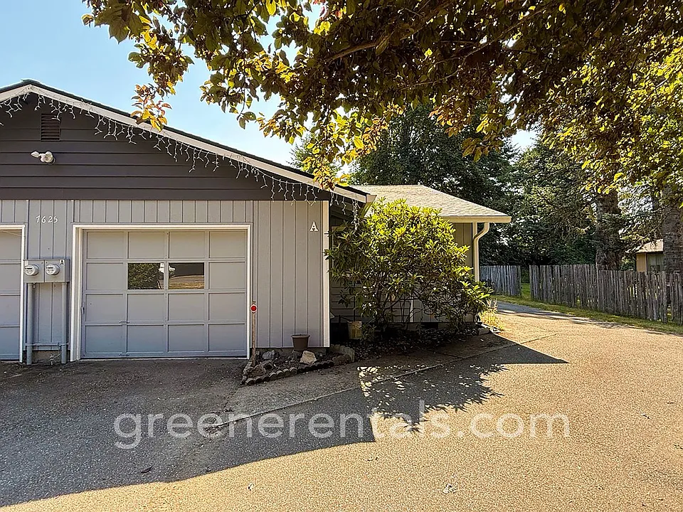 7625 Trails End Dr SE