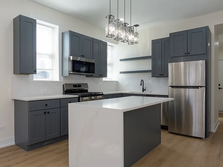 2036 N Hoyne Ave #2 — Photo 8