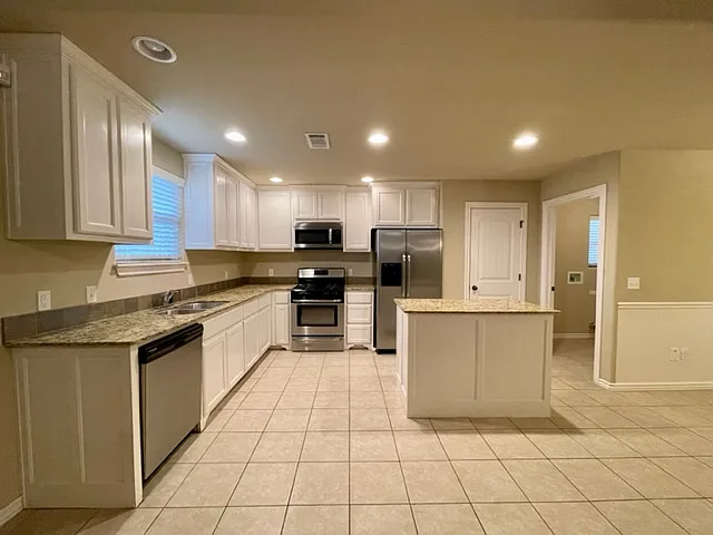 810 SW Pure Globe St — Photo 5