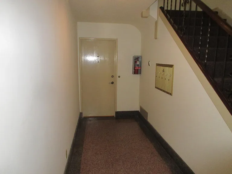 2433 Larkin St #1 — Photo 20